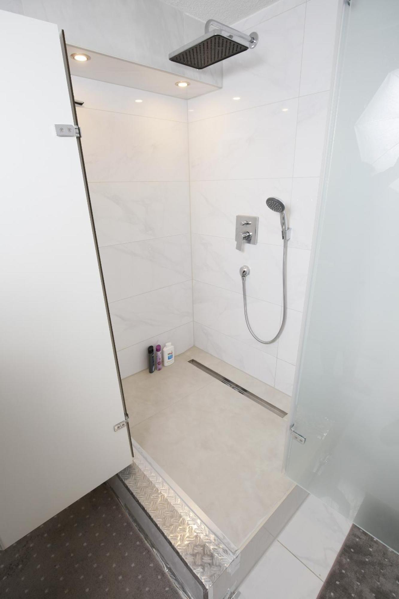 Appartment Mit Parkplatz Würzburg Buitenkant foto