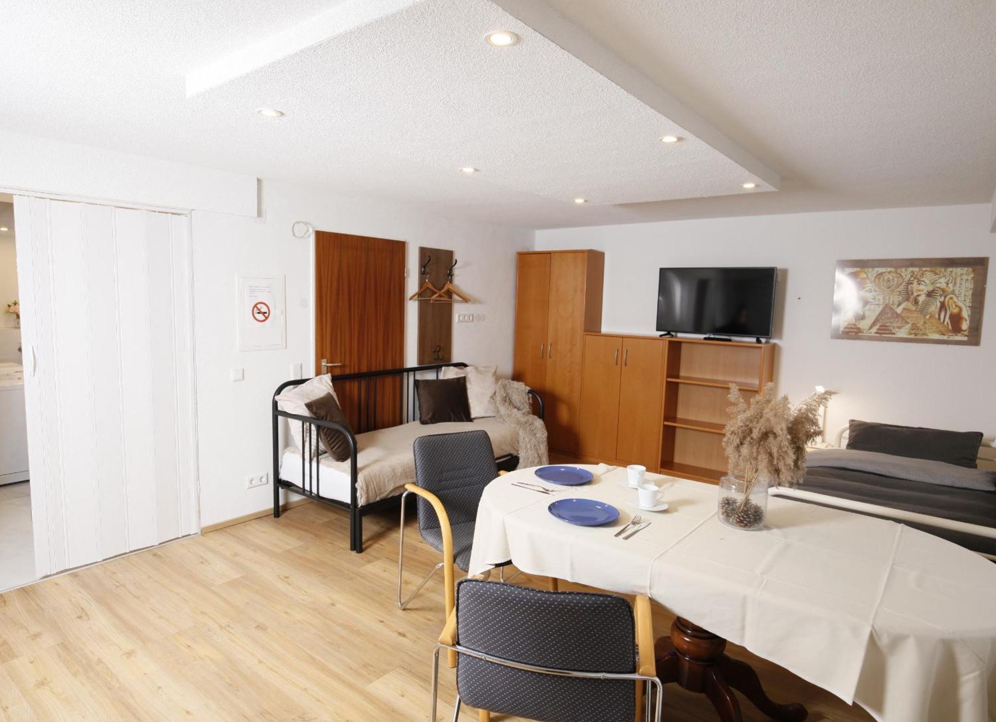 Appartment Mit Parkplatz Würzburg Buitenkant foto