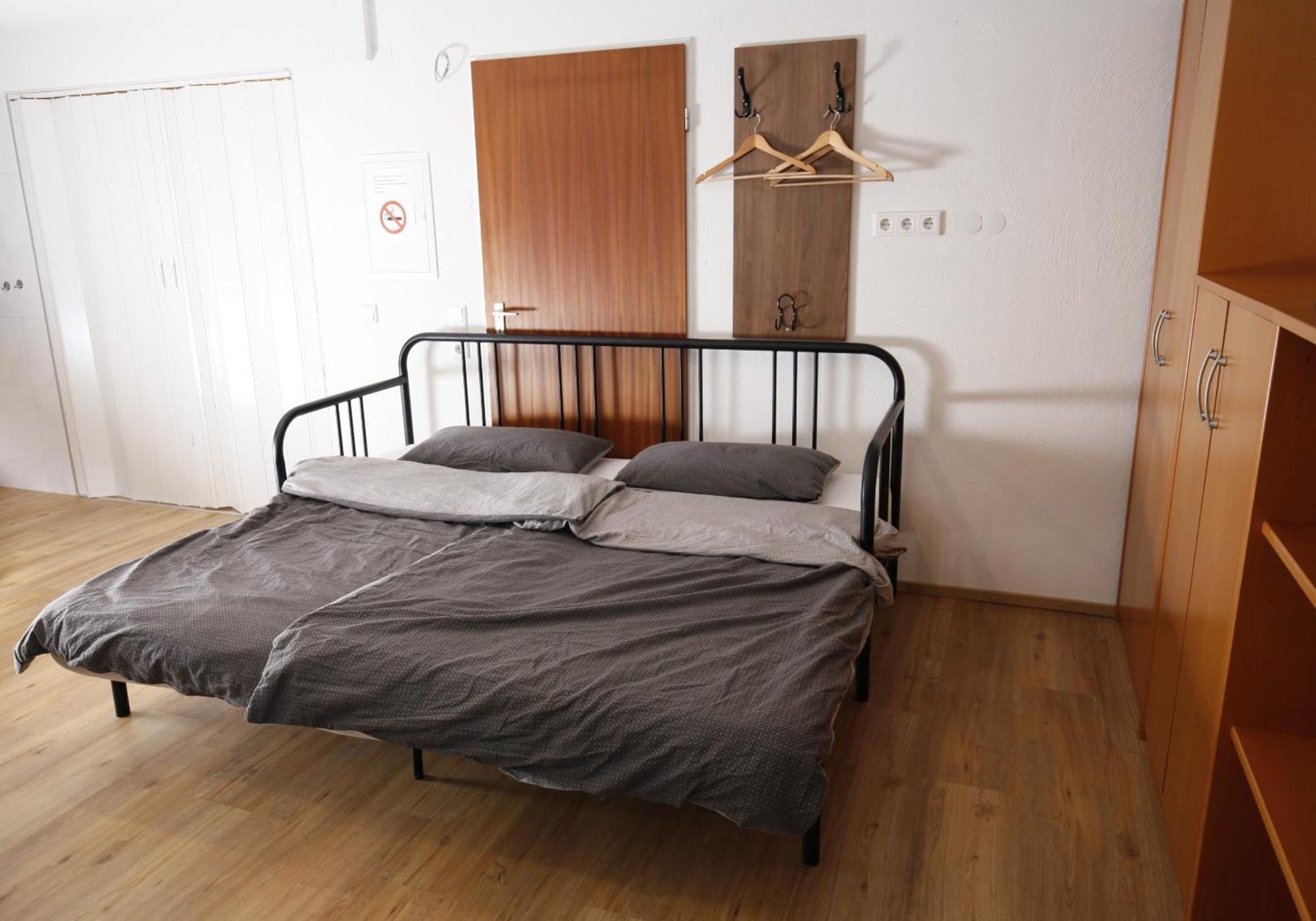 Appartment Mit Parkplatz Würzburg Buitenkant foto