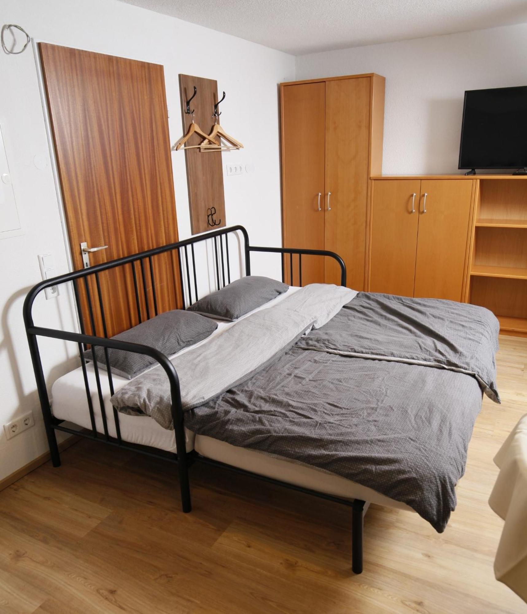 Appartment Mit Parkplatz Würzburg Buitenkant foto